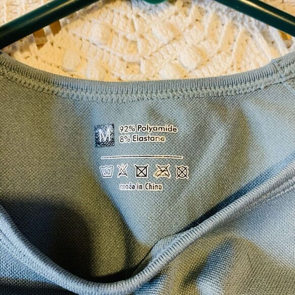 Women's (M) Blue Turquoise Workout Crop Top - Short Sleeve Ribbed Bust Detail - Picture 2 of 7